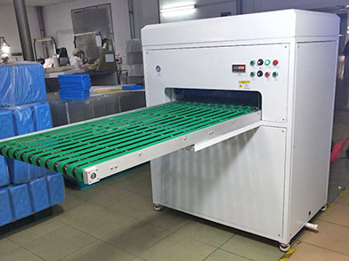 食品包装盒除尘机